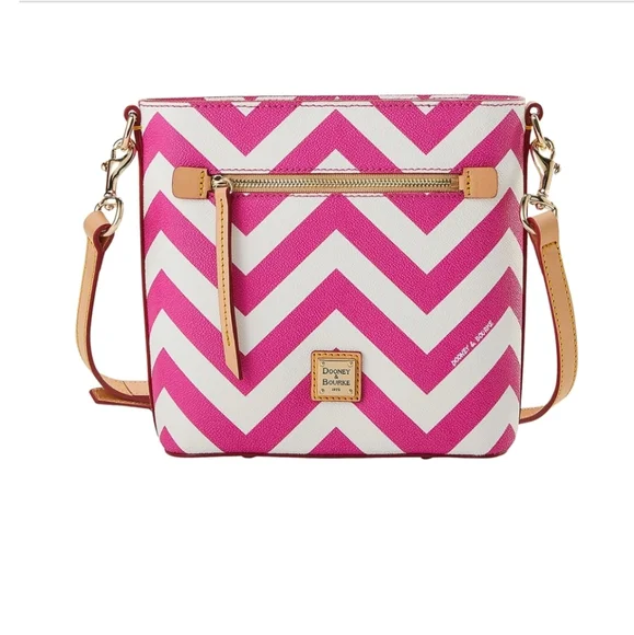NWT Dooney & Bourke Small Zip Crossbody- Chevron Fuchsia/White - Picture 2 of 12